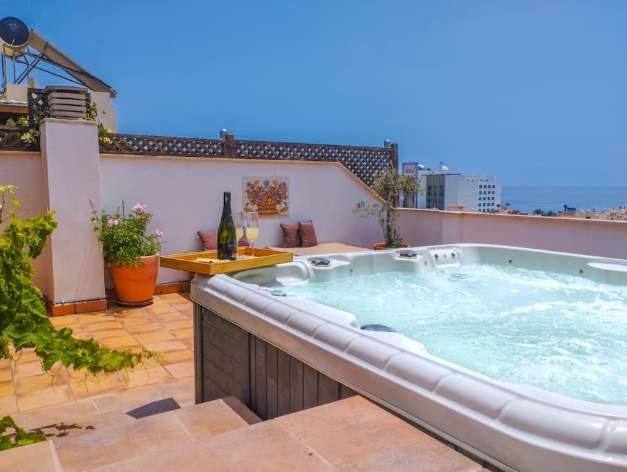 Penthouse With Jacuzzi And Spectacular Sea Views Apartment Nerja Ngoại thất bức ảnh