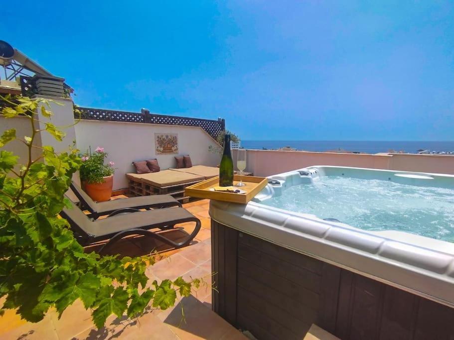 Penthouse With Jacuzzi And Spectacular Sea Views Apartment Nerja Ngoại thất bức ảnh